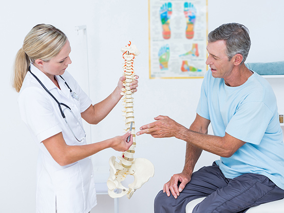 Doctor explaining Spin structure to patient